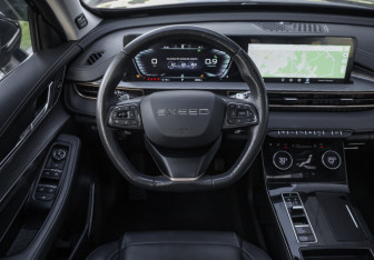 Подержанный автомобиль Exeed LX 2022 года (12 фото)