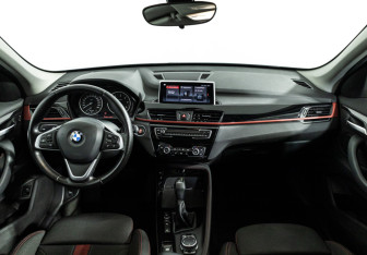 Подержанный автомобиль BMW X1 2017 года (13 фото)