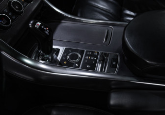 Подержанный автомобиль Land Rover Range Rover Sport 2016 года (26 фото)