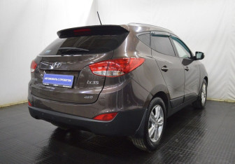 Подержанный автомобиль Hyundai ix35 2013 года (5 фото)