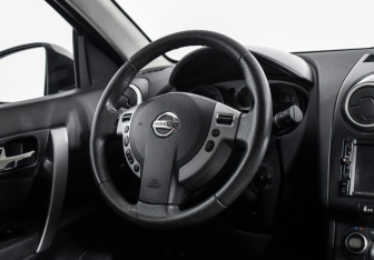 Подержанный автомобиль Nissan Qashqai 2008 года (14 фото)