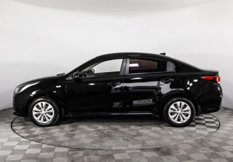 Подержанный автомобиль Kia Rio Sedan 2017 года (8 фото)