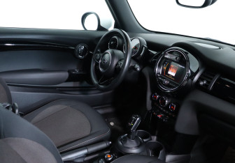 Подержанный автомобиль MINI Hatch 2019 года (11 фото)