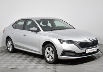 Подержанный автомобиль Skoda Octavia Liftback 2021 года (3 фото)