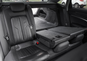 Подержанный автомобиль Audi A6 Sedan 2020 года (32 фото)