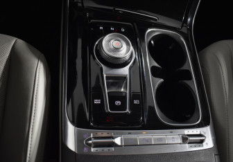 Подержанный автомобиль Kia Carnival 2020 года (19 фото)