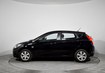 Подержанный автомобиль Hyundai Solaris Hatchback 2013 года (8 фото)