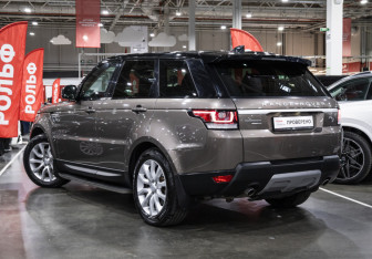 Подержанный автомобиль Land Rover Range Rover Sport 2017 года (16 фото)