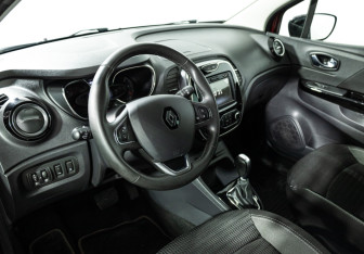 Подержанный автомобиль Renault Kaptur 2019 года (11 фото)