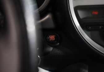 Подержанный автомобиль MINI Hatch 2012 года (16 фото)