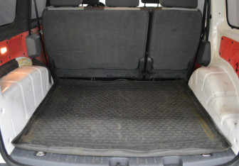 Подержанный автомобиль Volkswagen Caddy Compactvan 2012 года (14 фото)