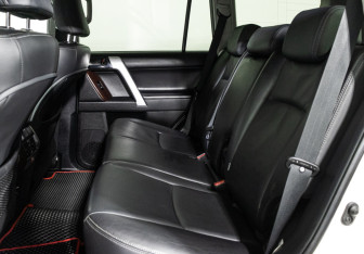 Подержанный автомобиль Toyota Land Cruiser Prado 2014 года (10 фото)