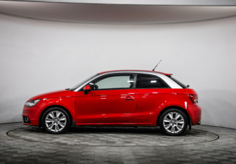 Подержанный автомобиль Audi A1 2012 года (8 фото)