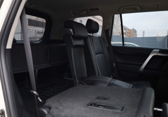 Подержанный автомобиль Toyota Land Cruiser Prado 2019 года (14 фото)