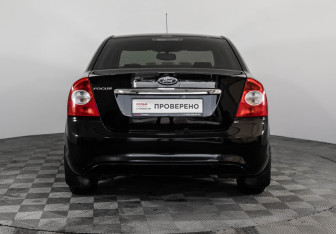 Подержанный автомобиль Ford Focus Sedan 2008 года (6 фото)