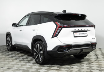 Подержанный автомобиль Geely Atlas 2023 года (7 фото)