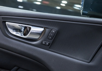 Подержанный автомобиль Volvo XC60 2018 года (20 фото)