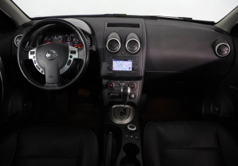 Подержанный автомобиль Nissan Qashqai 2011 года (9 фото)