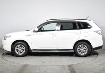 Подержанный автомобиль Mitsubishi Outlander 2014 года (8 фото)