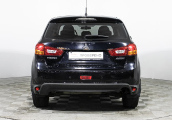 Подержанный автомобиль Mitsubishi ASX 2013 года (6 фото)
