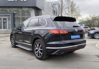 Подержанный автомобиль Volkswagen Touareg 2019 года (6 фото)