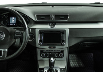 Подержанный автомобиль Volkswagen Passat Sedan 2011 года (14 фото)
