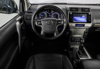 Подержанный автомобиль Toyota Land Cruiser Prado 2019 года (11 фото)