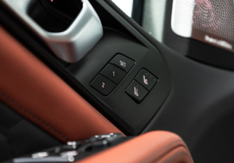 Подержанный автомобиль BMW X5 M 2024 года (28 фото)