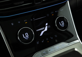 Подержанный автомобиль Exeed VX 2023 года (20 фото)