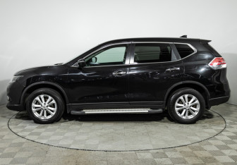 Подержанный автомобиль Nissan X-Trail 2017 года (8 фото)