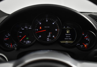 Подержанный автомобиль Porsche Cayenne 2015 года (23 фото)