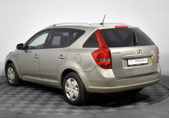 Подержанный автомобиль Kia Ceed Wagon 2011 года (7 фото)