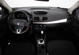 Подержанный автомобиль Renault Fluence 2012 года (9 фото)