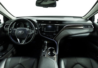 Подержанный автомобиль Toyota Camry Sedan 2018 года (13 фото)