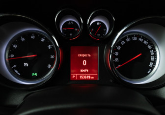 Подержанный автомобиль Opel Astra Hatchback 2013 года (3 фото)