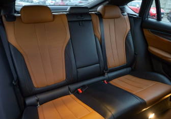 Подержанный автомобиль BMW X6 2016 года (28 фото)