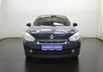 Подержанный автомобиль Renault Fluence 2010 года (2 фото)