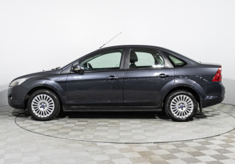 Подержанный автомобиль Ford Focus Sedan 2008 года (8 фото)