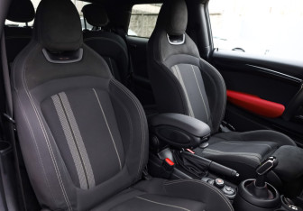 Подержанный автомобиль MINI Hatch 2020 года (26 фото)