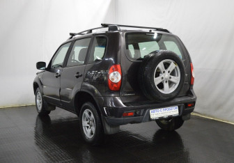 Подержанный автомобиль Chevrolet Niva 2013 года (7 фото)