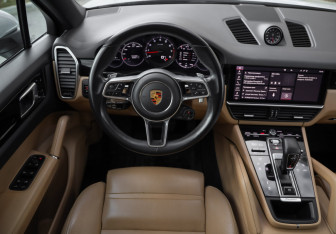Подержанный автомобиль Porsche Cayenne 2020 года (13 фото)
