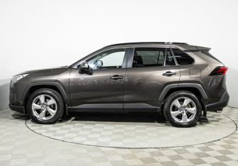 Подержанный автомобиль Toyota RAV4 2020 года (8 фото)