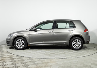 Подержанный автомобиль Volkswagen Golf Hatchback 2013 года (8 фото)