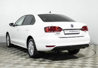 Подержанный автомобиль Volkswagen Jetta Sedan 2014 года (7 фото)