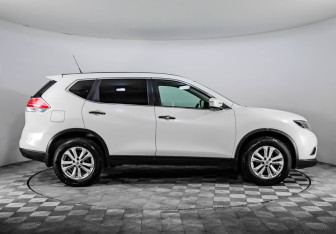 Подержанный автомобиль Nissan X-Trail 2016 года (4 фото)