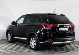 Подержанный автомобиль Mitsubishi Outlander 2016 года (7 фото)