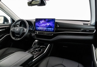 Подержанный автомобиль Toyota Highlander 2025 года (14 фото)