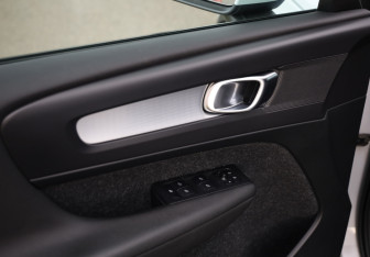 Подержанный автомобиль Volvo XC40 2019 года (23 фото)