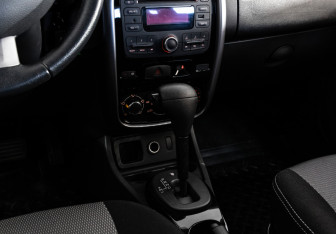 Подержанный автомобиль Renault Duster 2012 года (11 фото)