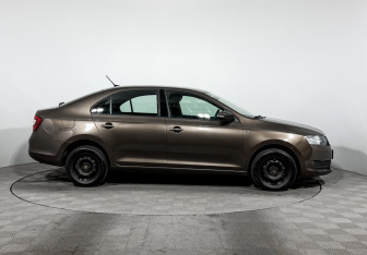 Подержанный автомобиль Skoda Rapid Liftback 2018 года (4 фото)